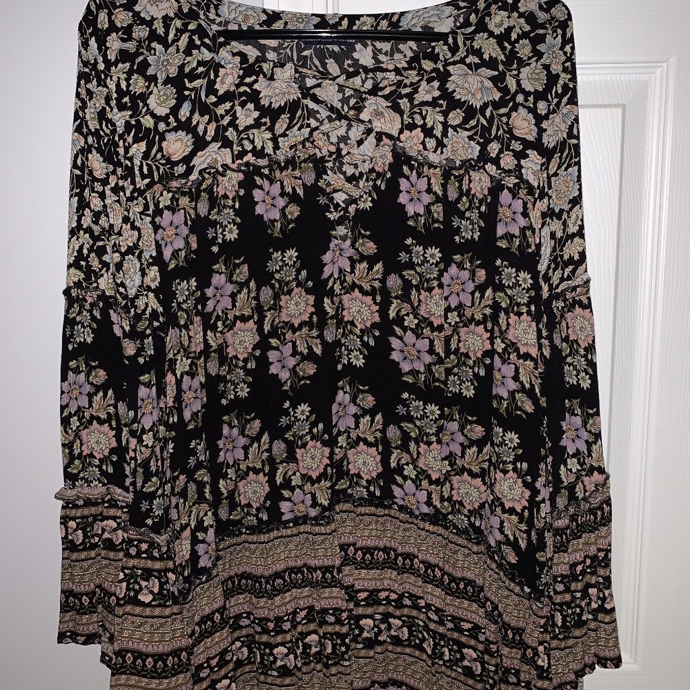 American Eagle Flowy Top